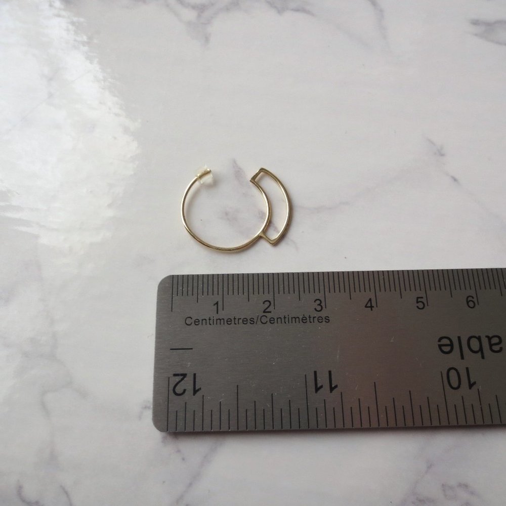 Mini Abstract Artistic Geometric Modern Gold Tone Circle Hoop Earrings - Picture 4 of 4